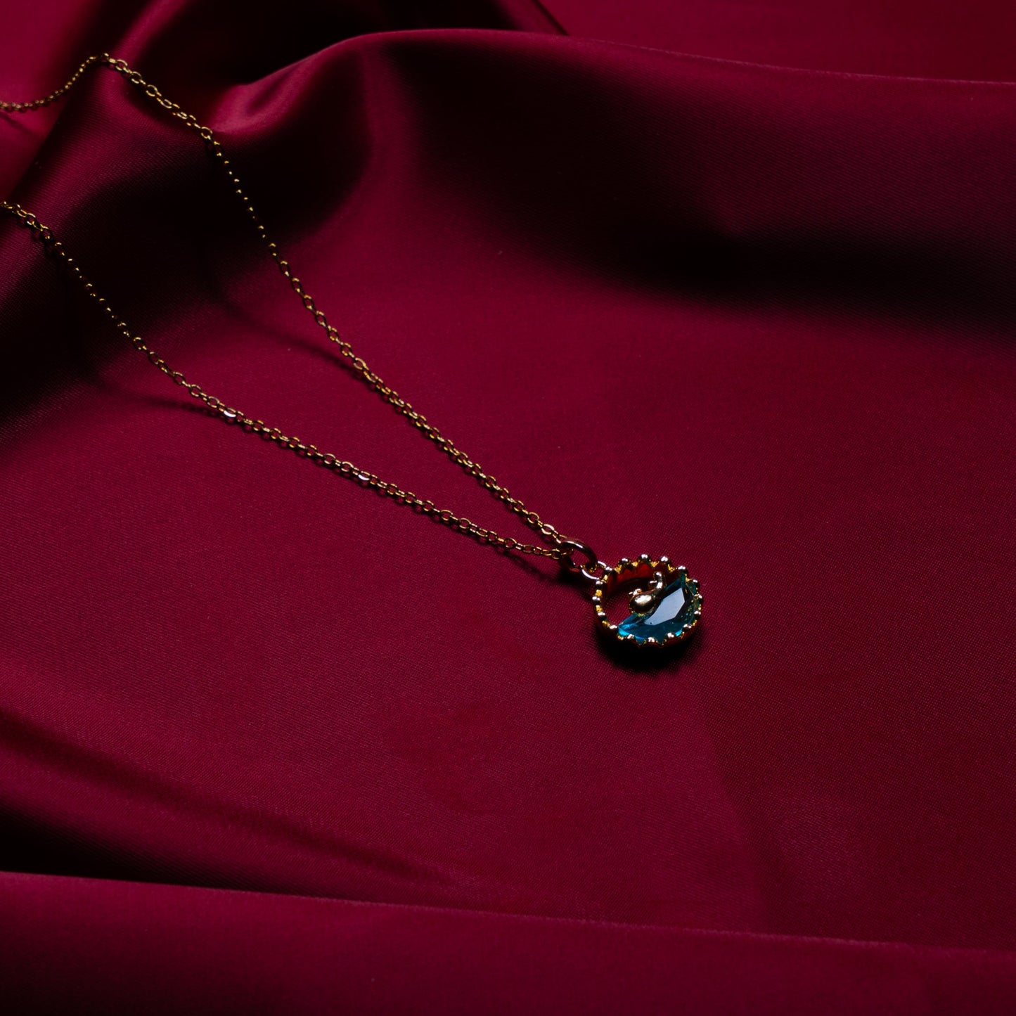 Taşlı Çelik Kolye