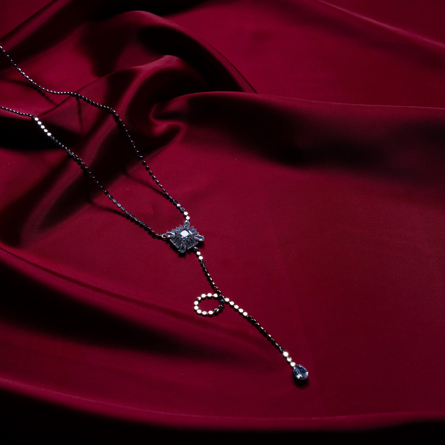 Taş Detaylı Uzun Zincir Kolye