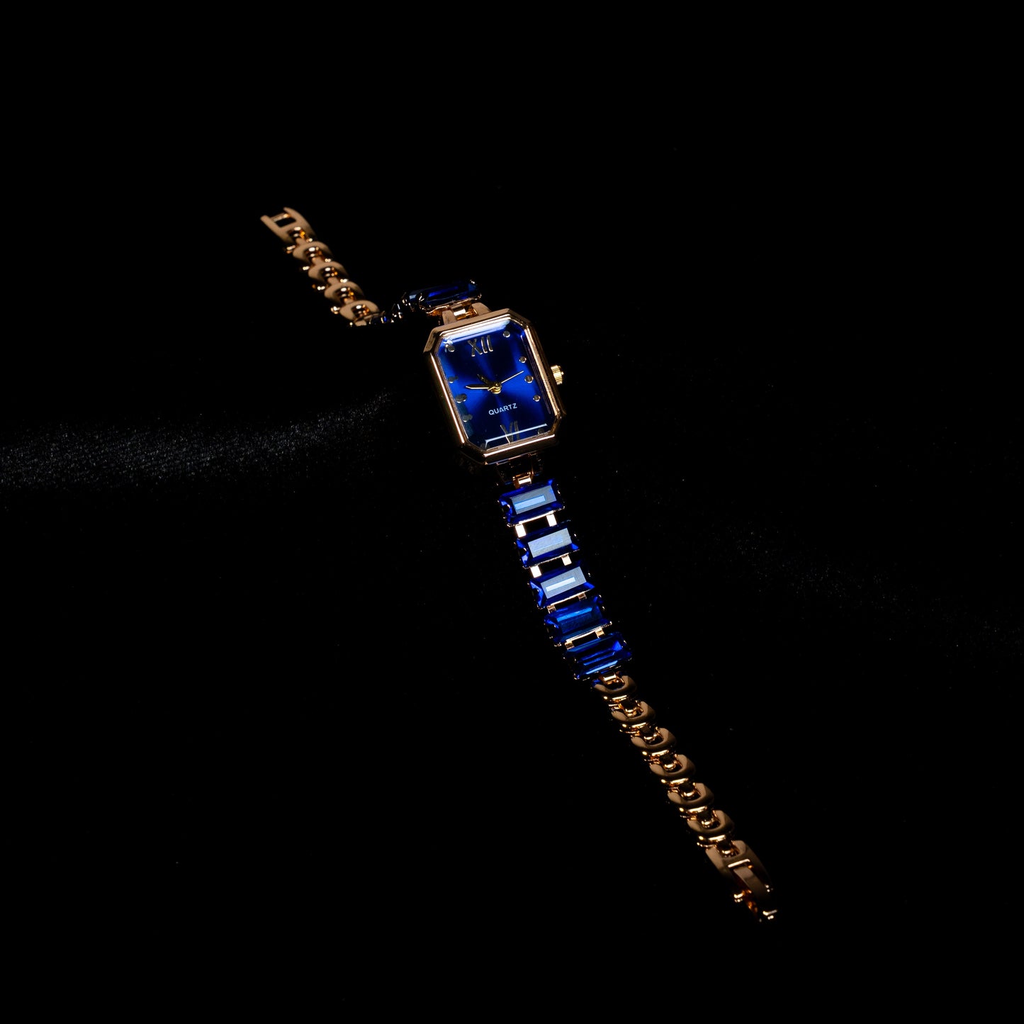 Mavi Kadranlı Taş Detaylı Dikdörtgen Kasa Kadın Saat