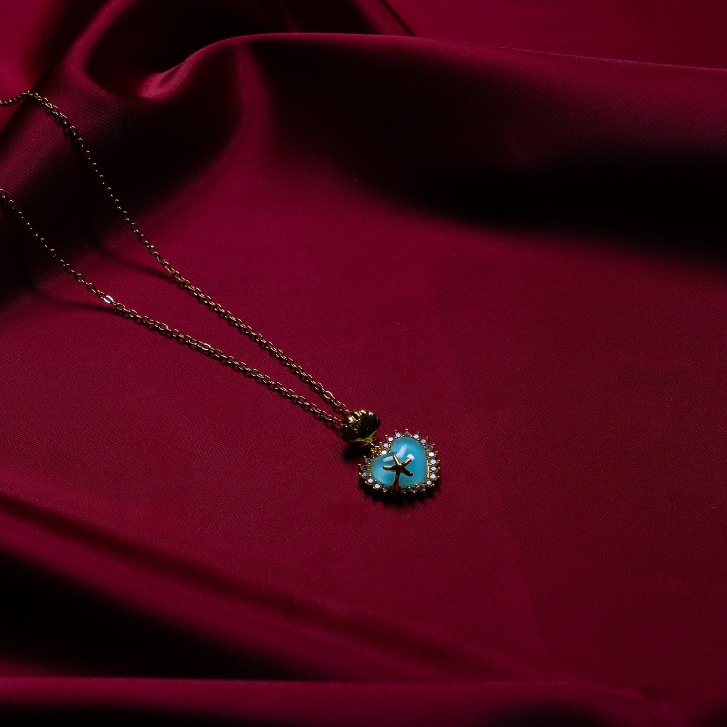 Kalp Figürlü Nazar Detaylı Çelik Kolye