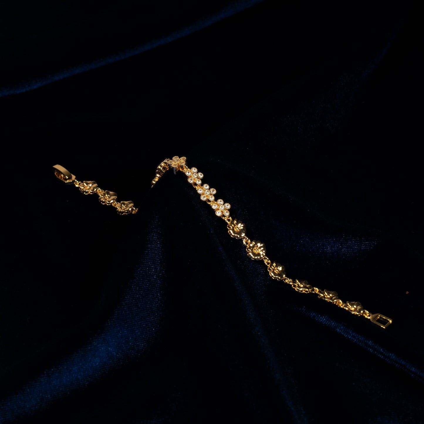 Taş Detaylı Zarif Zincir Bileklik