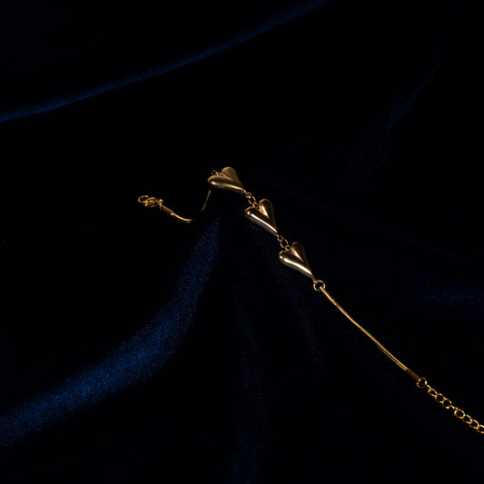 Gold Tonlu Kalp Figürlü Zarif Zincir Bileklik