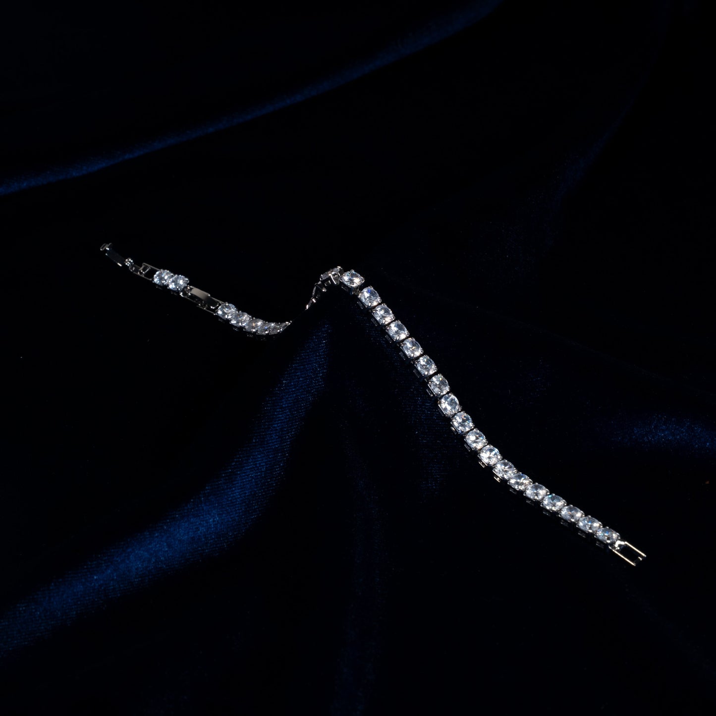 Taşlı Zarif Sıralı Bileklik