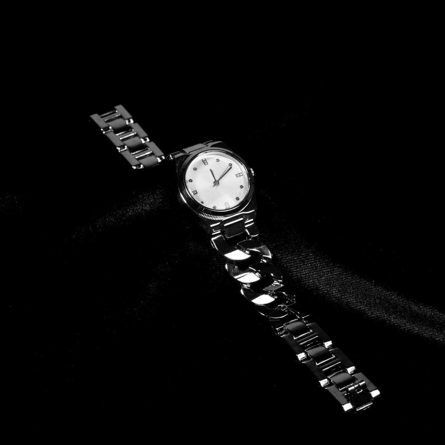 Beyaz Kadranlı Çelik Bilezik Kadın Saat