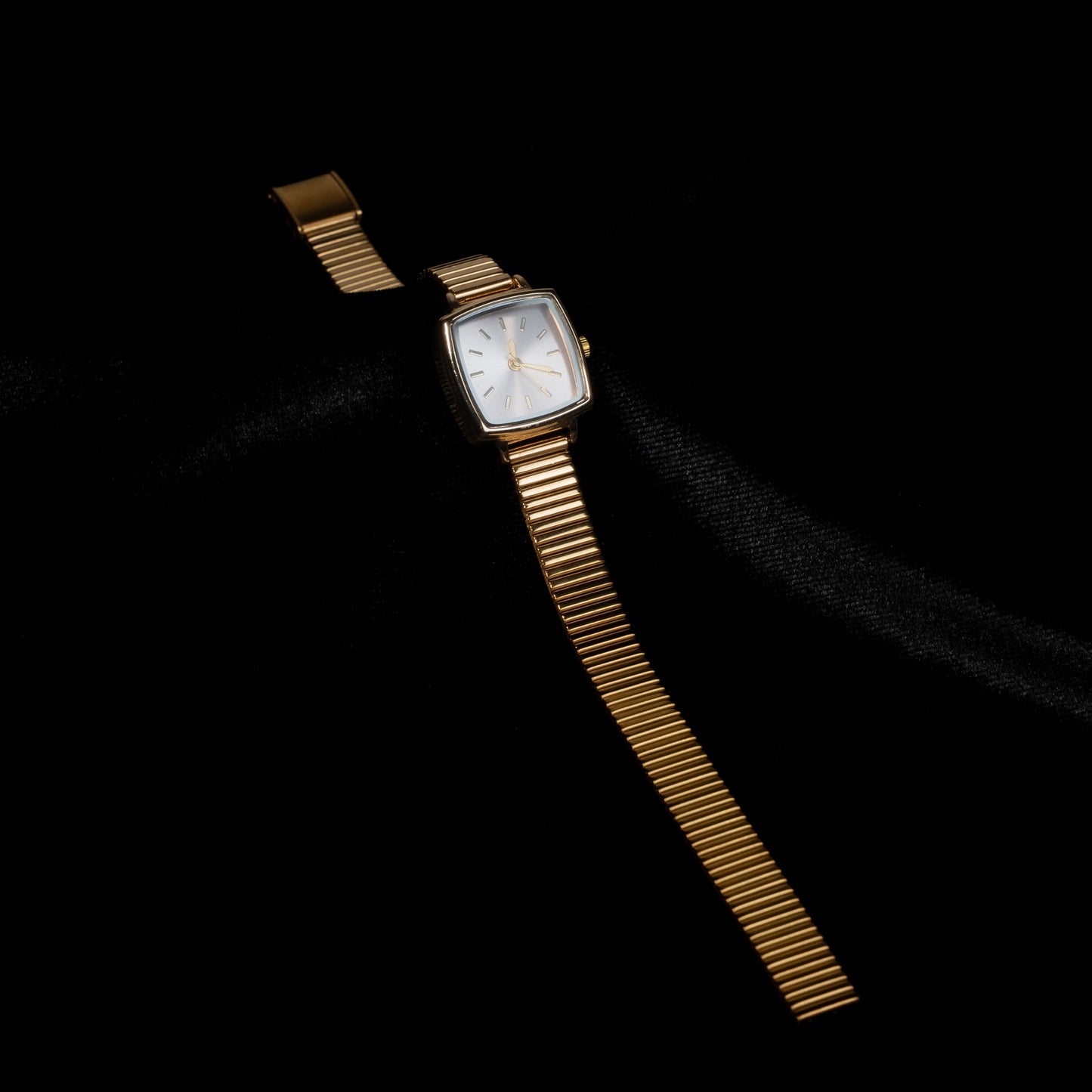 Dikdörtgen Kadranlı, Akordeon Bilezikli Zamansız Saat