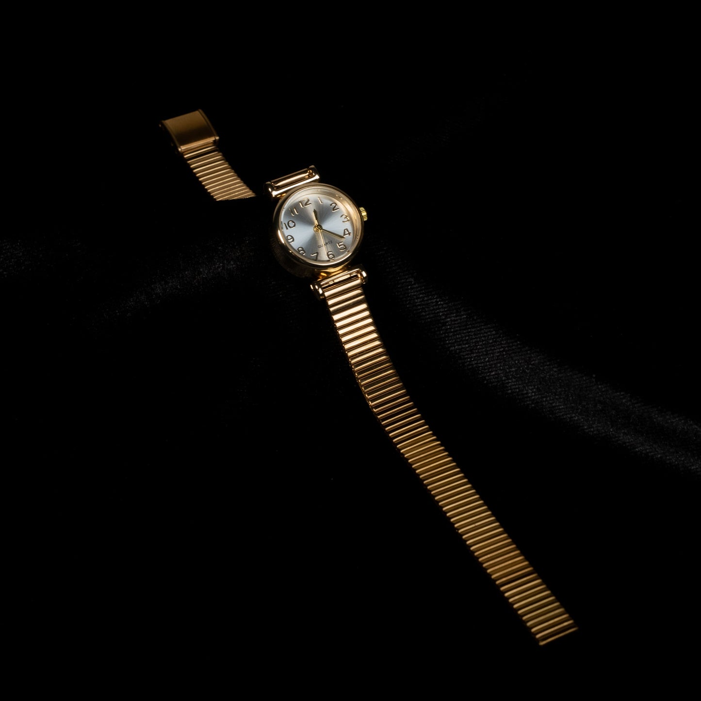 Yuvarlak Kasa, Rakamlı Kadranlı Zarif Saat