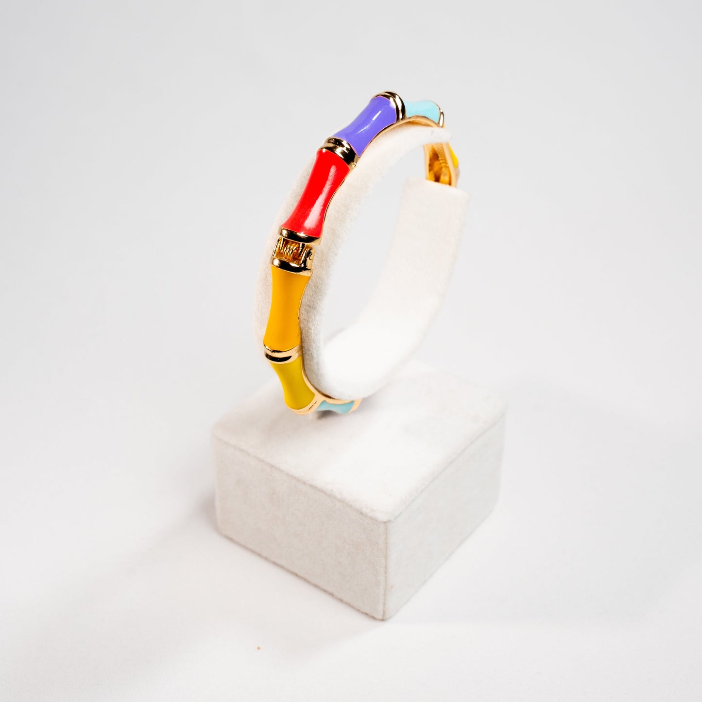 Çok Renkli Mineli Gold Detaylı Kapalı Bileklik
