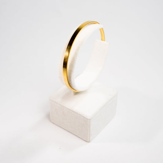 Altın Renk Düz Form Kapalı Bileklik