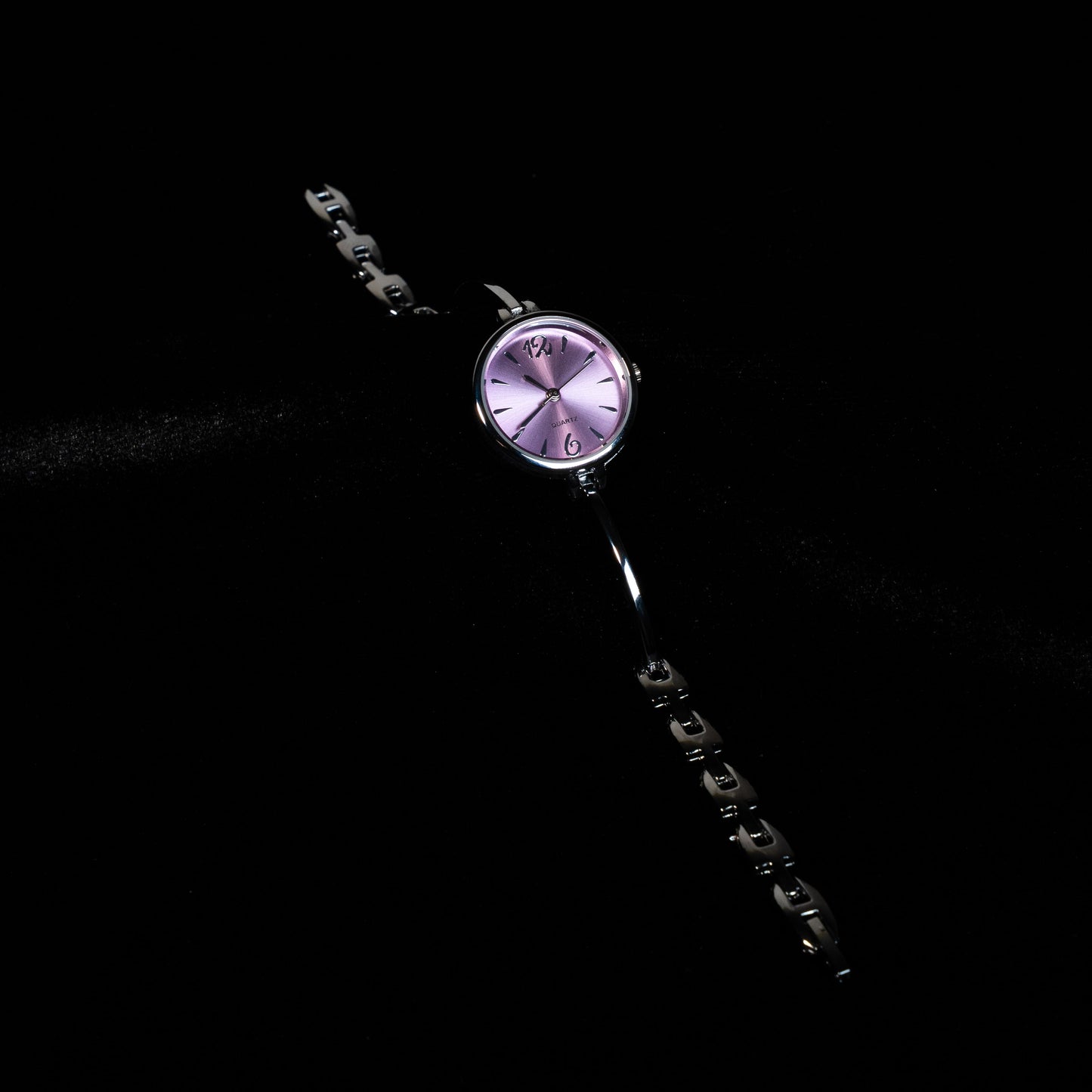 Mor Tonlu Kadranlı İnce Bilezik Kadın Saat