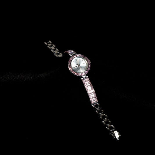 Pembe Taş Çerçeveli Yuvarlak Kasa Kadın Saat
