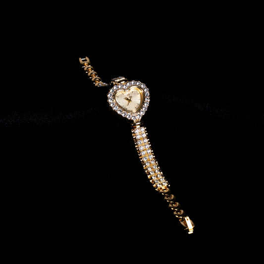 Kalp Kasa Taş Detaylı Zarif Kadın Saat