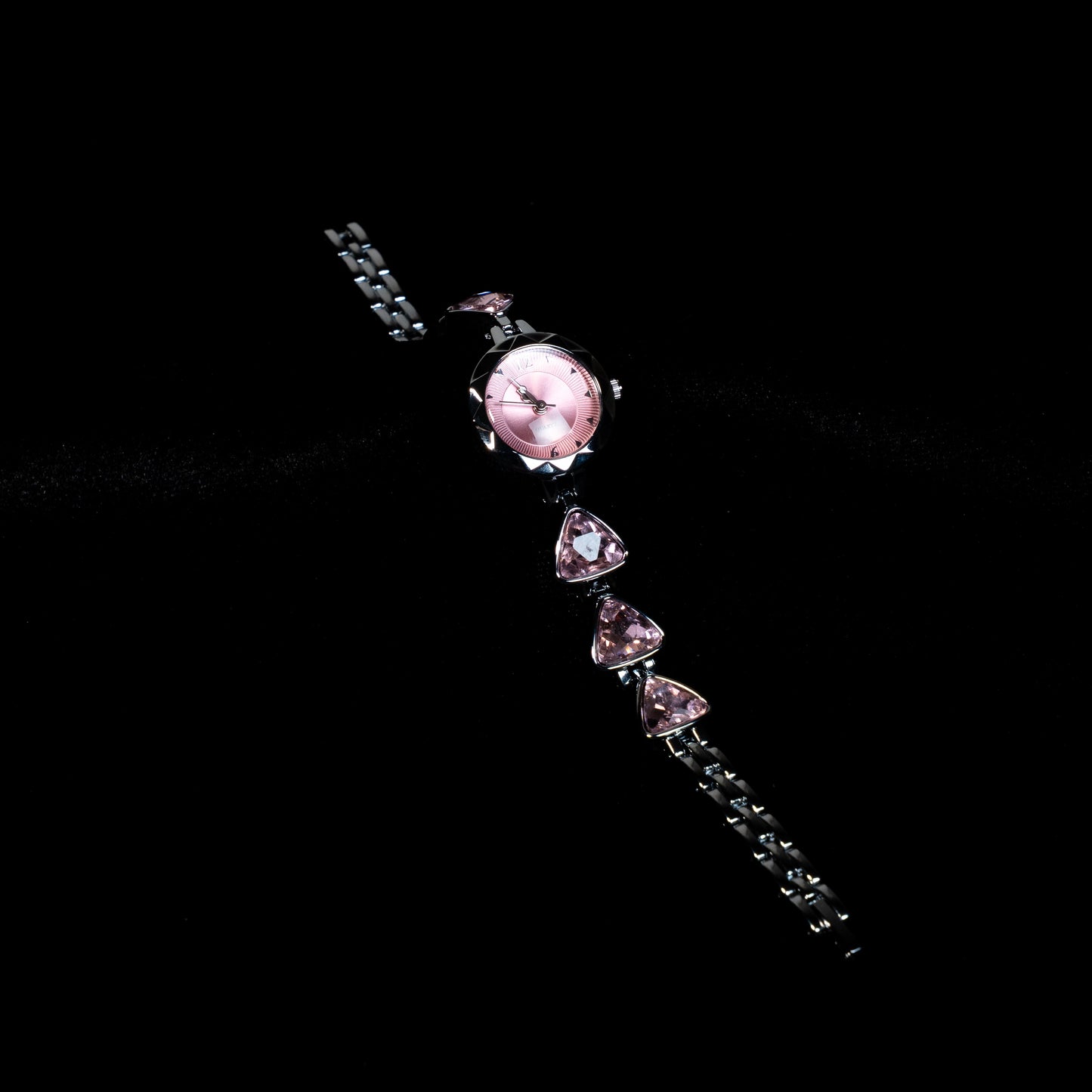 Pembe Kadranlı Üç Taş Detaylı Kadın Saat
